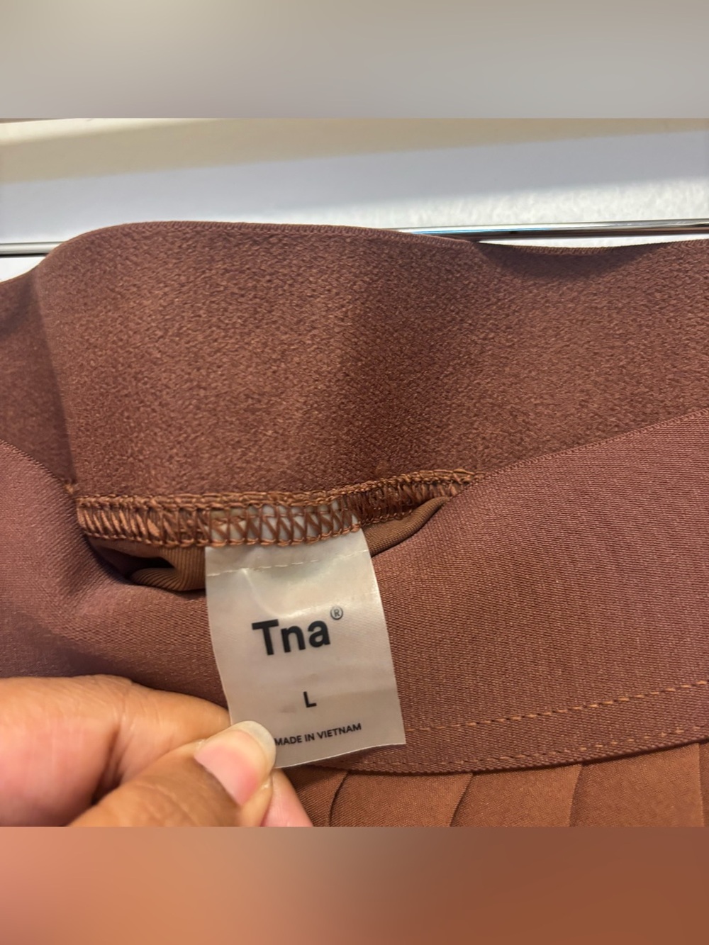 Aritzia Tnaction Pleated Active Mini Skirt in Warm Brown Size L - Picture 4 of 4
